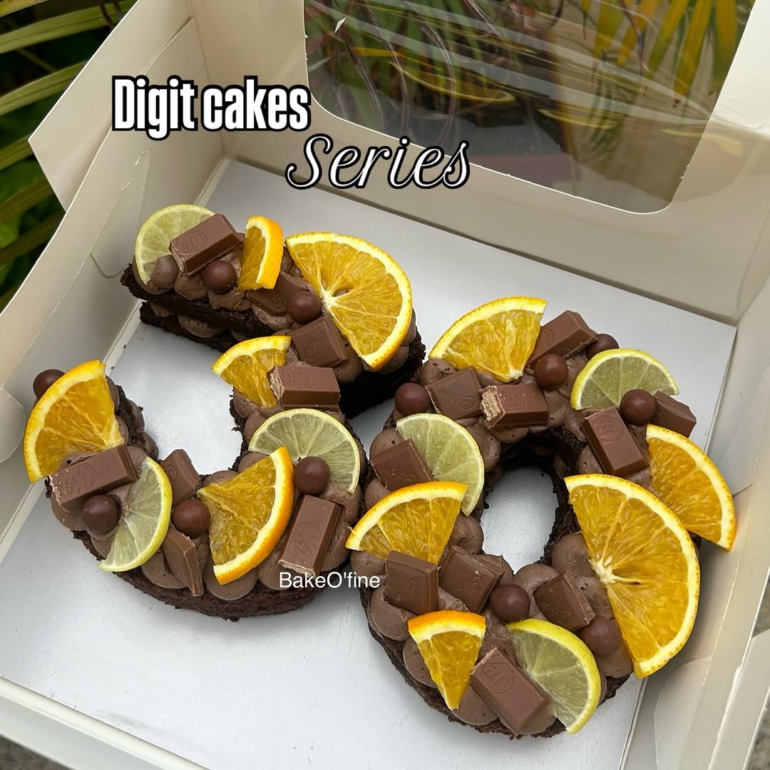 Naked digit cakes