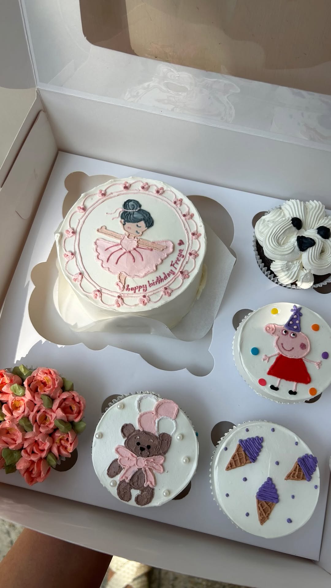 Bento cake & cupcake combo